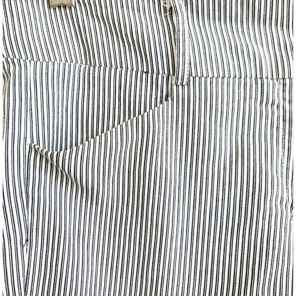 Miss Bisou Black White Pinstripe Bermuda Shorts 5 Juniors Flat Front Lightweight - Picture 2 of 4